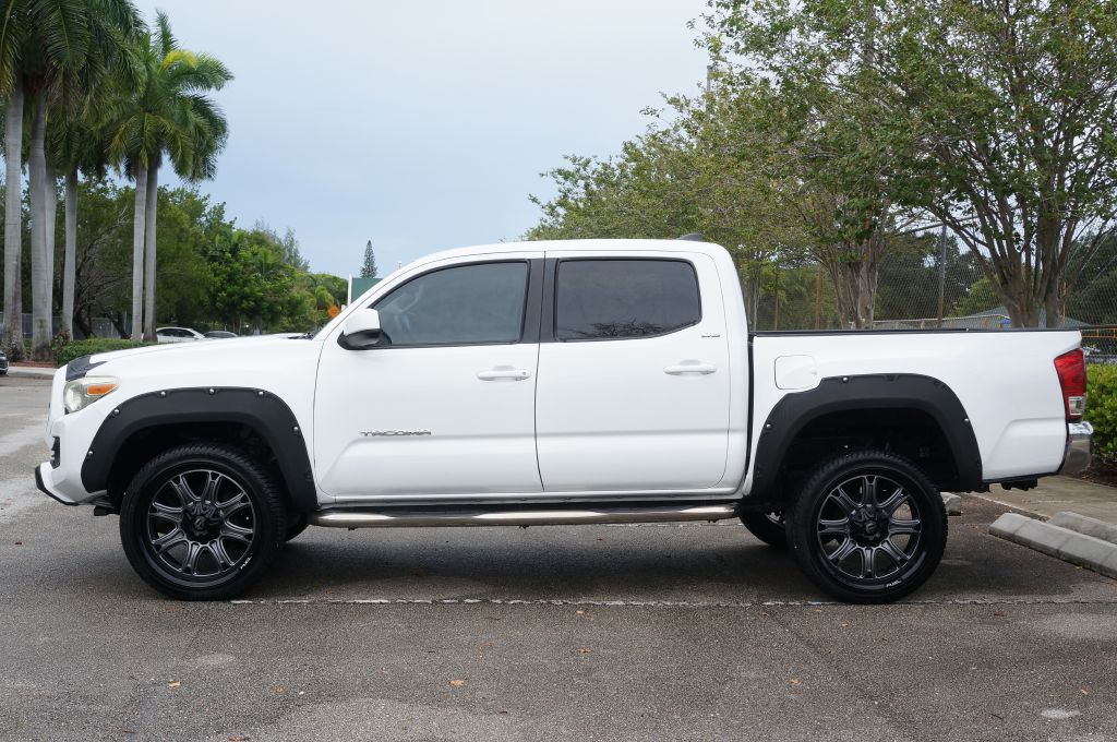 Photo 6 of this TOYOTA TACOMA SR5 V6