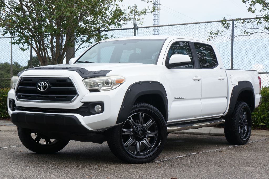 Photo 2 of this TOYOTA TACOMA SR5 V6