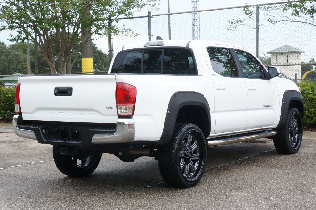 Photo 11 of this TOYOTA TACOMA SR5 V6