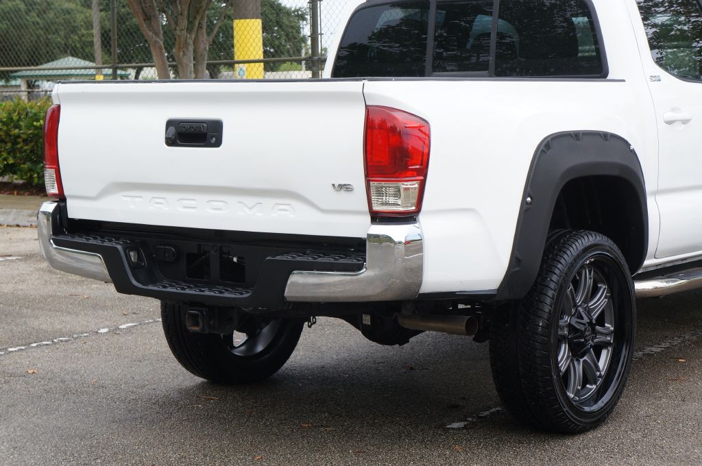 Photo 14 of this TOYOTA TACOMA SR5 V6