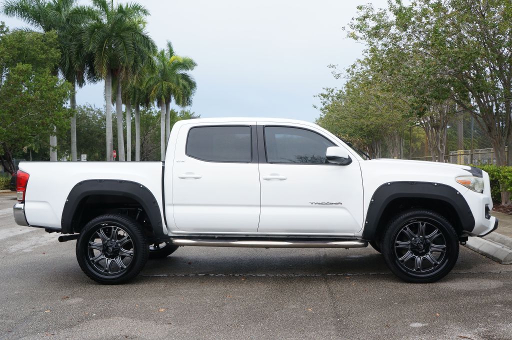 Photo 12 of this TOYOTA TACOMA SR5 V6