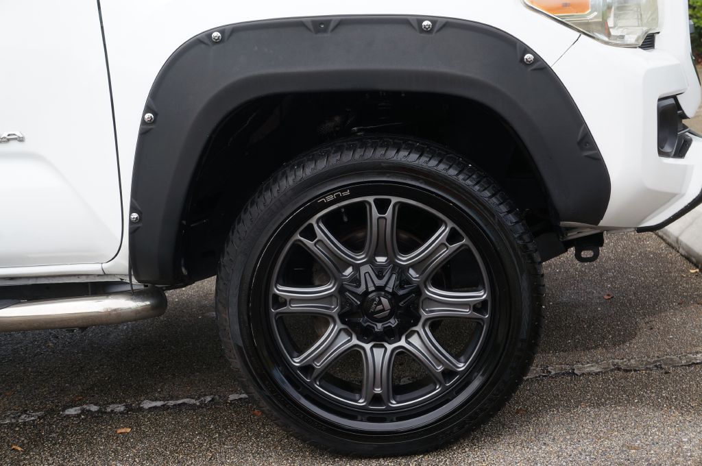 Photo 19 of this TOYOTA TACOMA SR5 V6