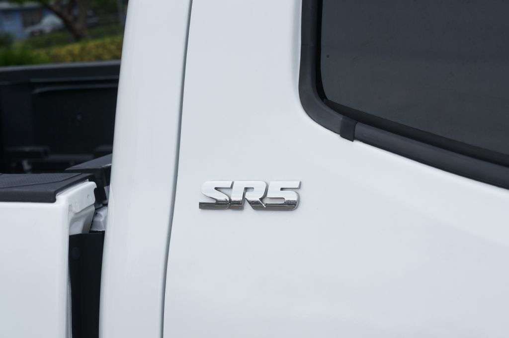 Photo 18 of this TOYOTA TACOMA SR5 V6