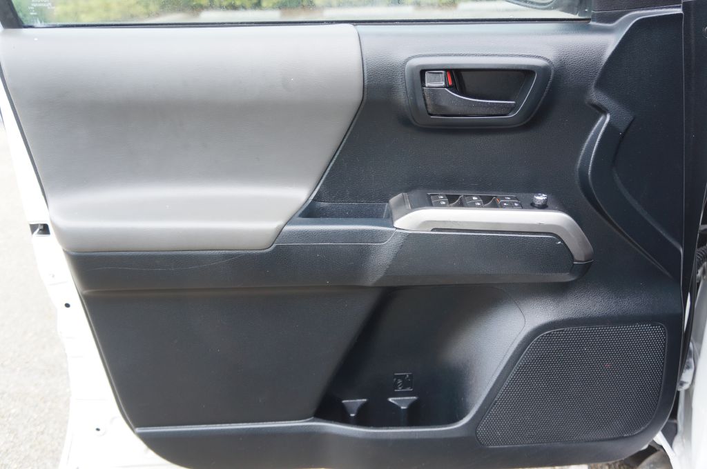 Photo 21 of this TOYOTA TACOMA SR5 V6