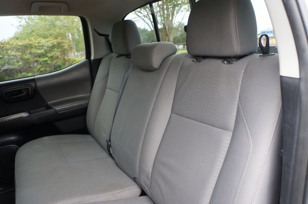 Photo 28 of this TOYOTA TACOMA SR5 V6