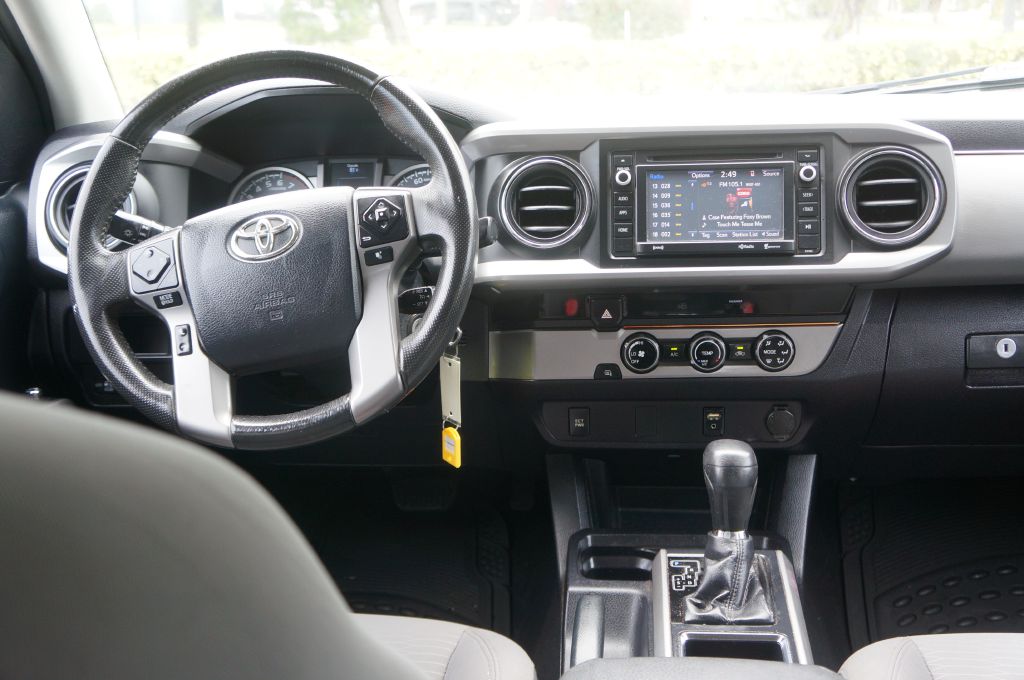 Photo 30 of this TOYOTA TACOMA SR5 V6