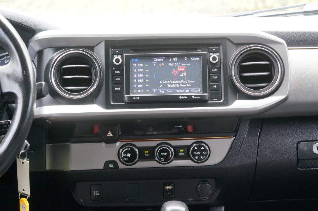 Photo 31 of this TOYOTA TACOMA SR5 V6