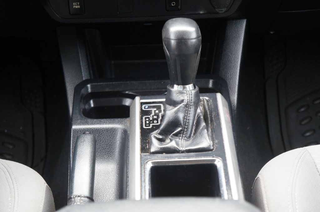 Photo 36 of this TOYOTA TACOMA SR5 V6