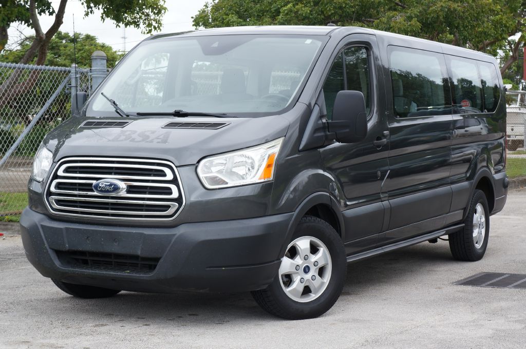 Photo 2 of this FORD TRANSIT LR 15P