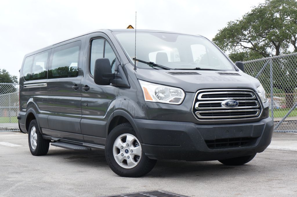 Photo 4 of this FORD TRANSIT LR 15P