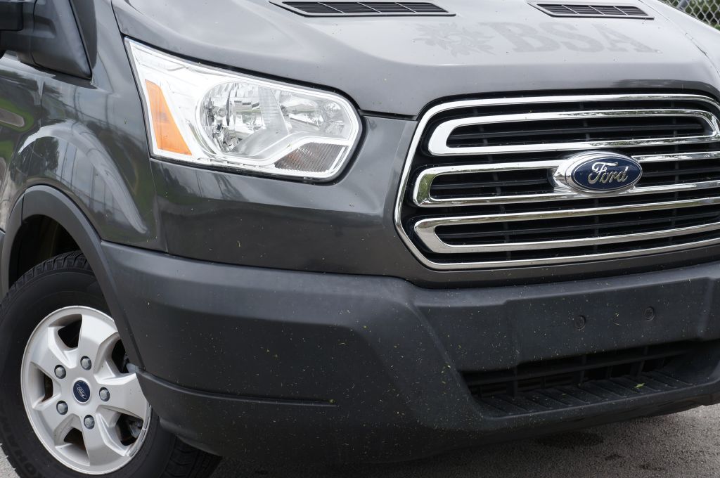 Photo 13 of this FORD TRANSIT LR 15P