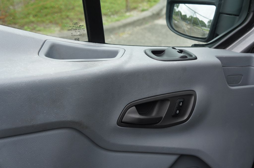 Photo 21 of this FORD TRANSIT LR 15P