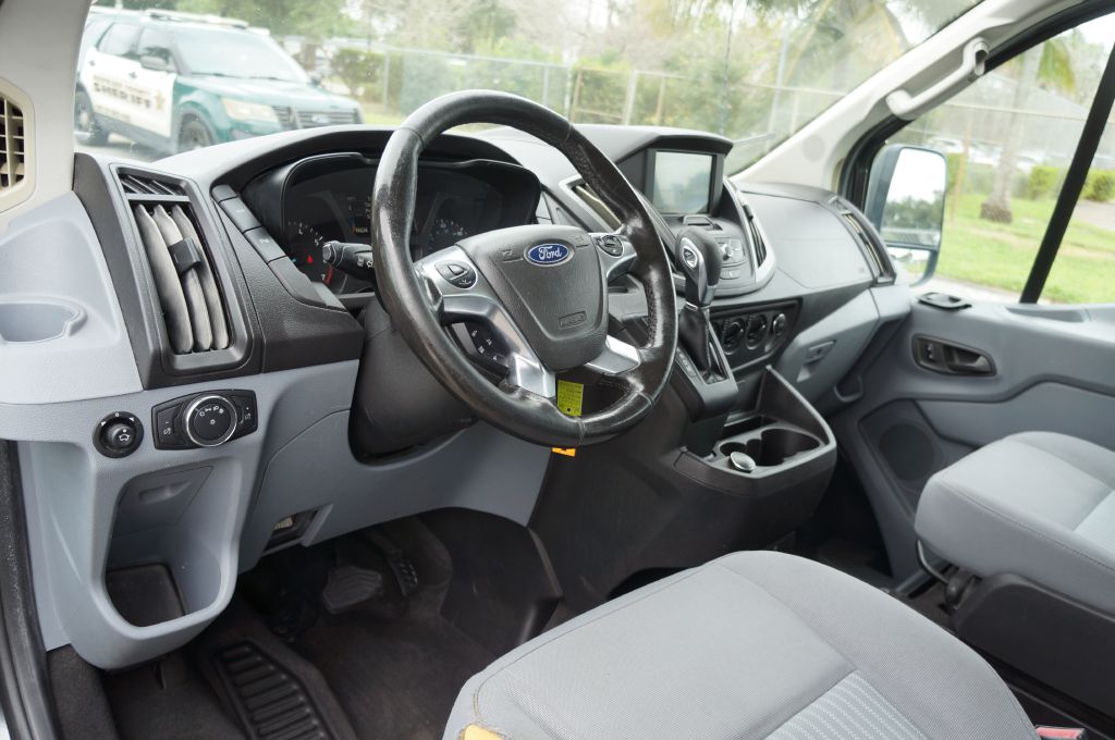 Photo 22 of this FORD TRANSIT LR 15P