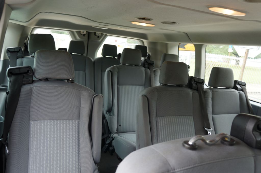 Photo 26 of this FORD TRANSIT LR 15P