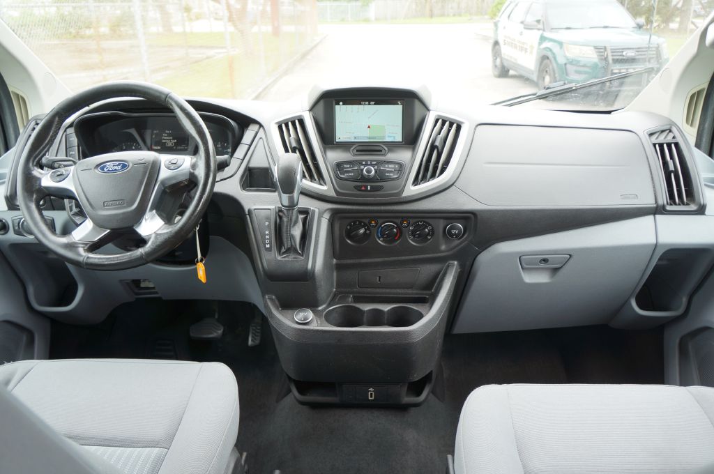 Photo 30 of this FORD TRANSIT LR 15P