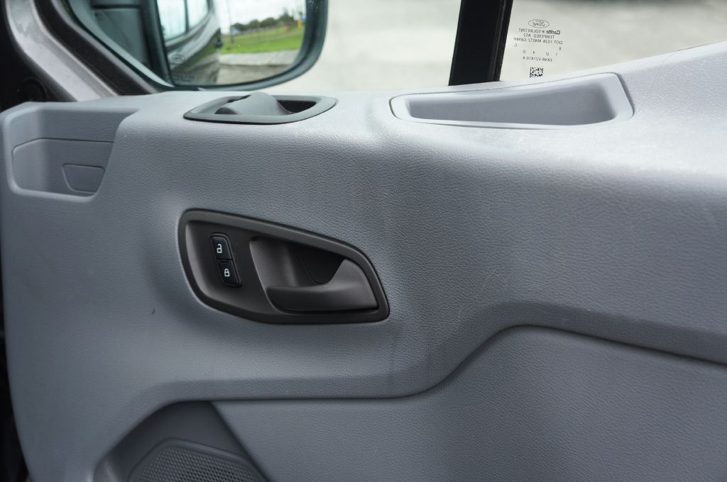 Photo 24 of this FORD TRANSIT LR 15P