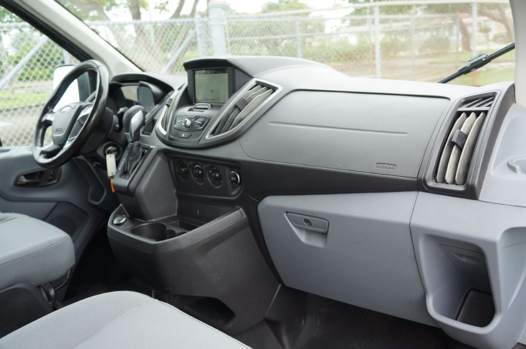 Photo 28 of this FORD TRANSIT LR 15P