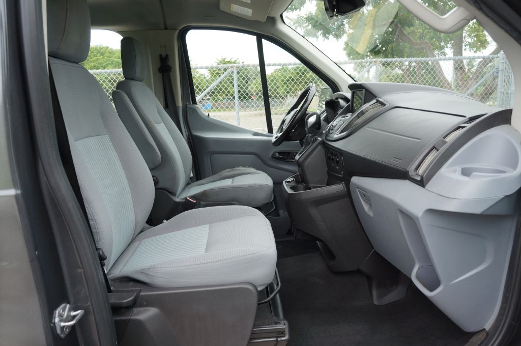 Photo 29 of this FORD TRANSIT LR 15P