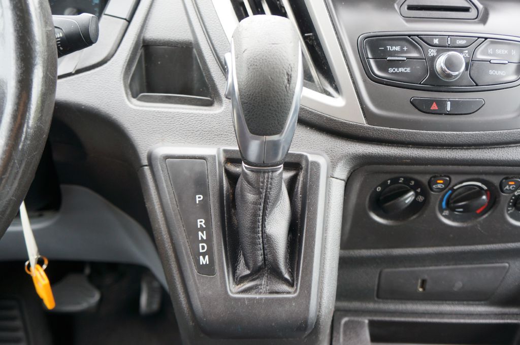 Photo 37 of this FORD TRANSIT LR 15P