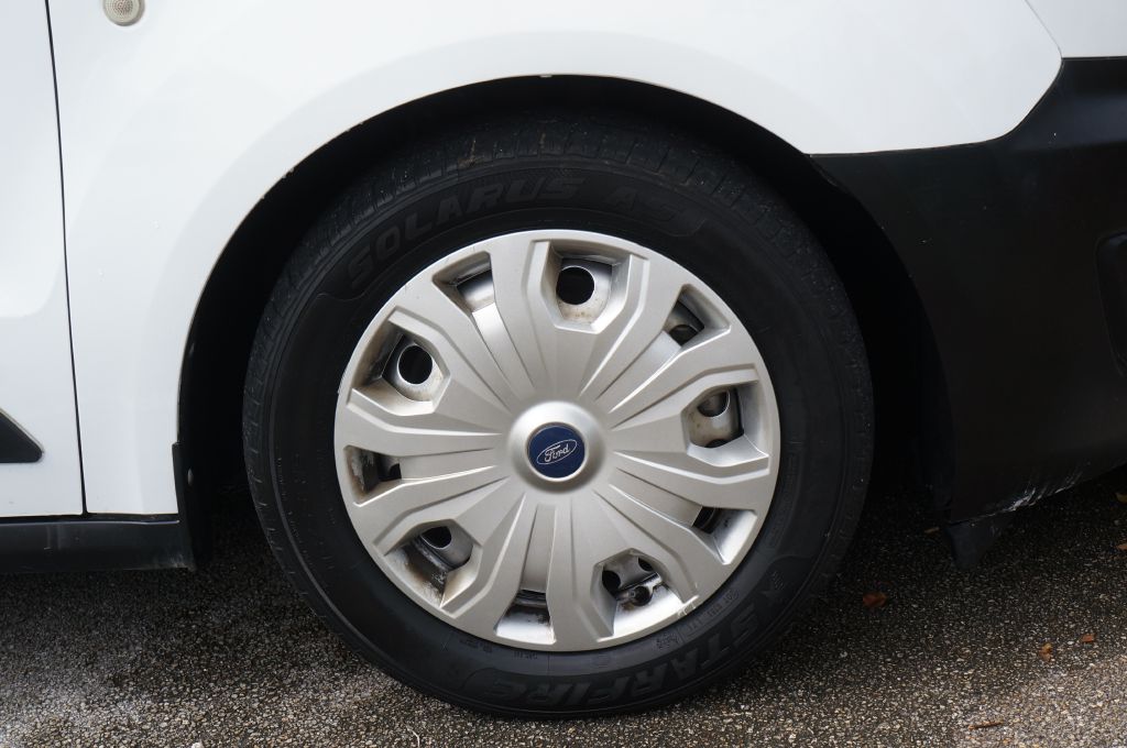 Photo 19 of this FORD TRANSIT CONNECT