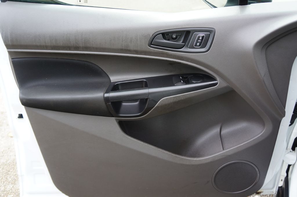 Photo 21 of this FORD TRANSIT CONNECT