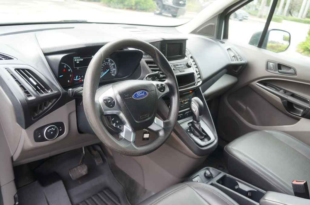 Photo 23 of this FORD TRANSIT CONNECT