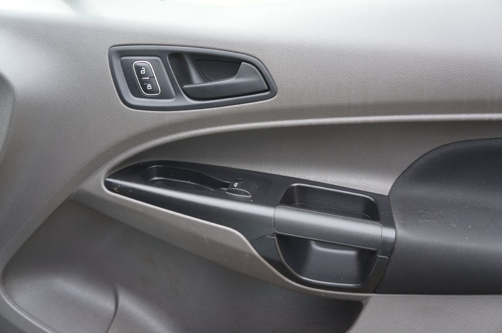 Photo 27 of this FORD TRANSIT CONNECT