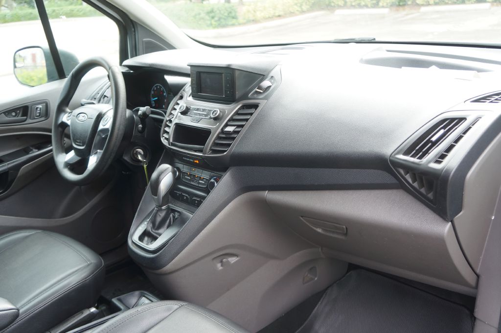 Photo 28 of this FORD TRANSIT CONNECT