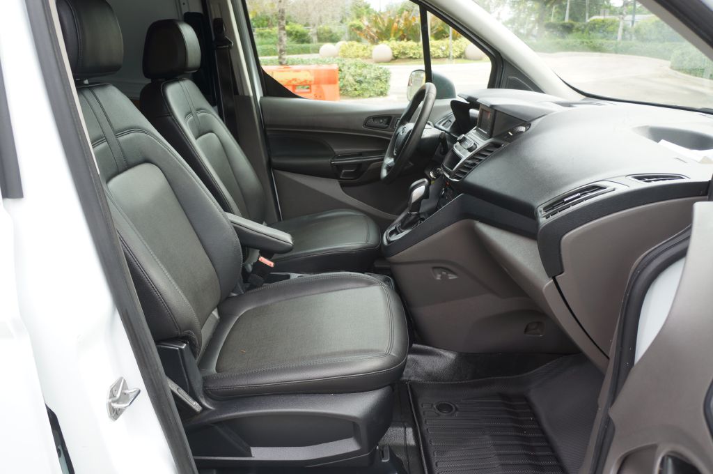 Photo 29 of this FORD TRANSIT CONNECT