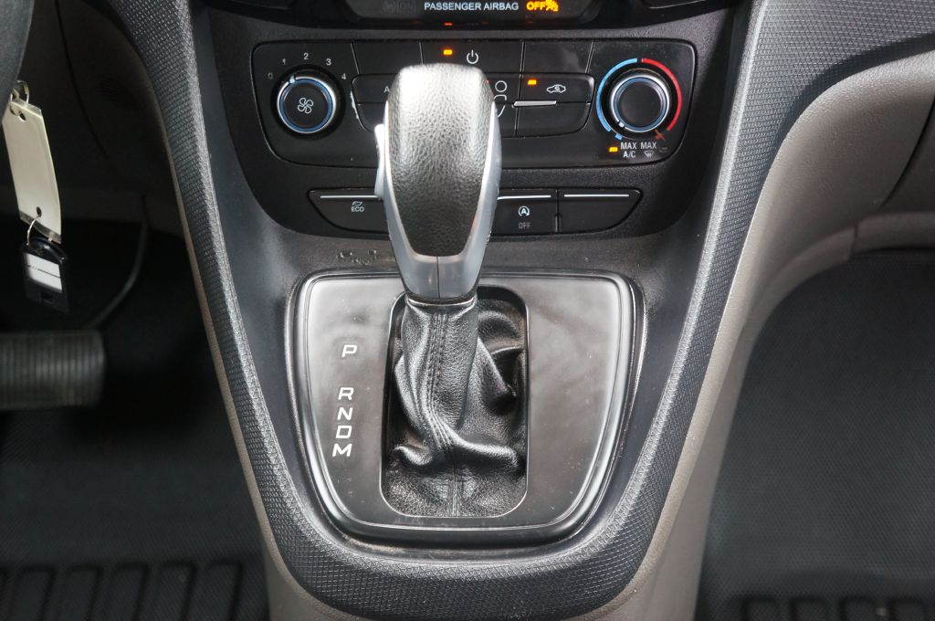 Photo 34 of this FORD TRANSIT CONNECT