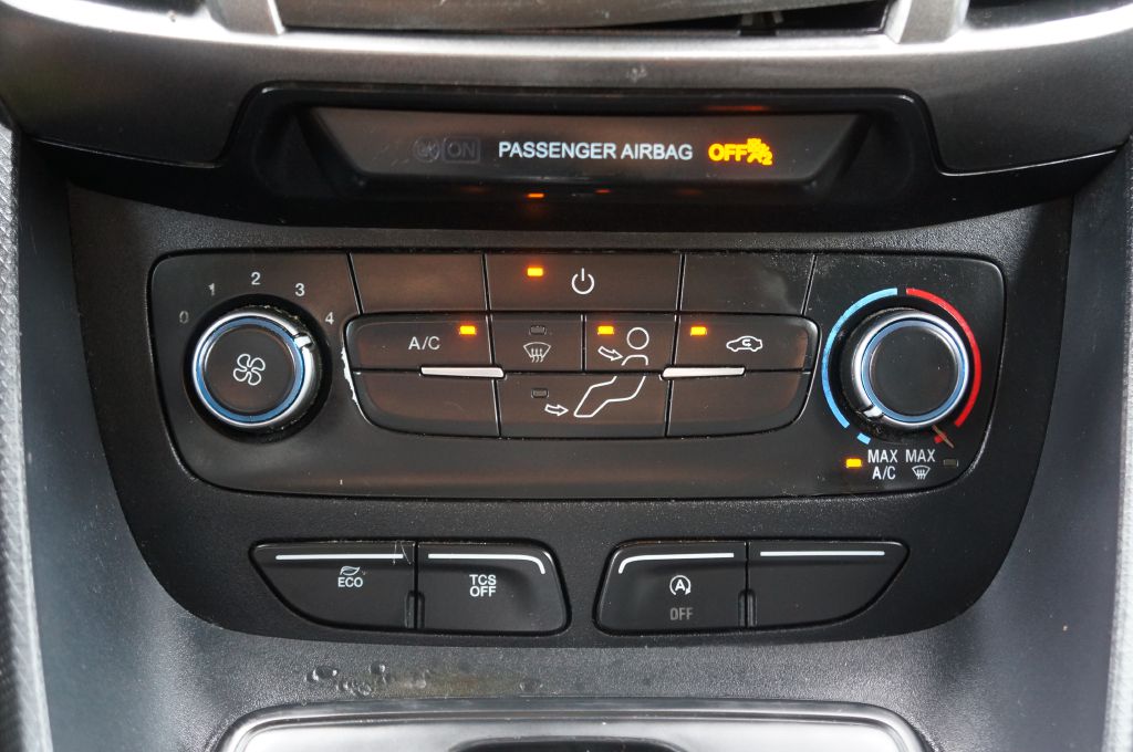 Photo 33 of this FORD TRANSIT CONNECT