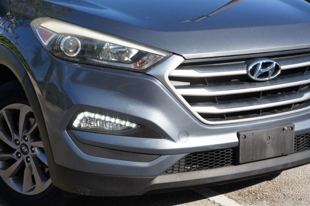 Photo 13 of this HYUNDAI TUCSON SEL