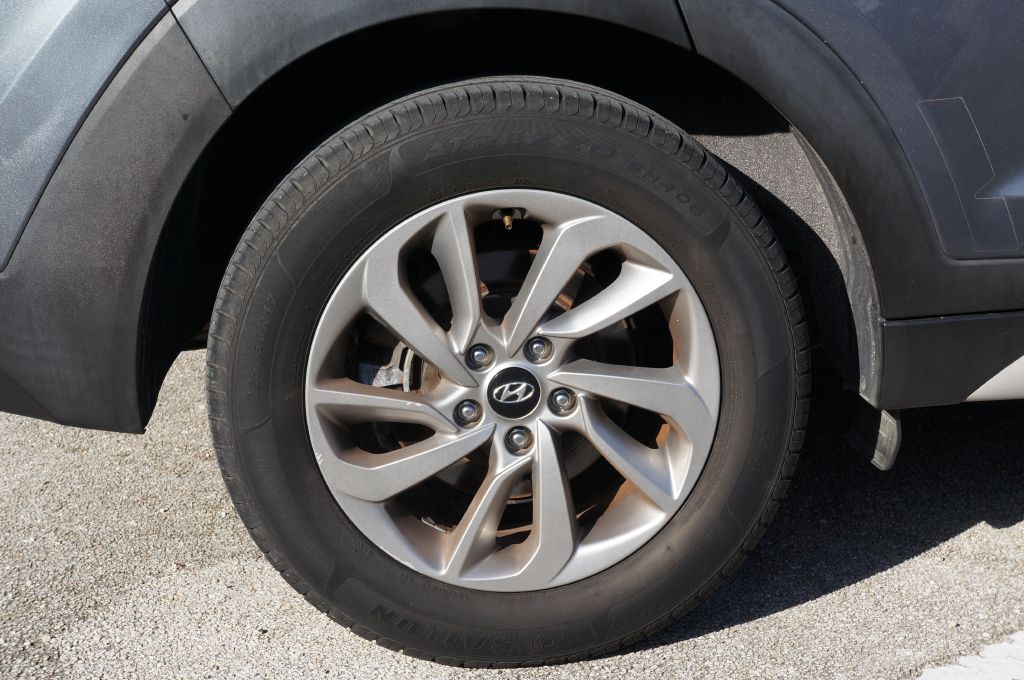 Photo 17 of this HYUNDAI TUCSON SEL