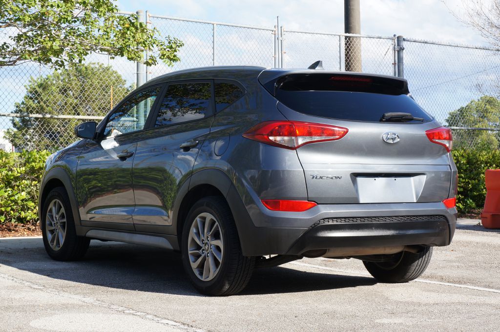 Photo 7 of this HYUNDAI TUCSON SEL
