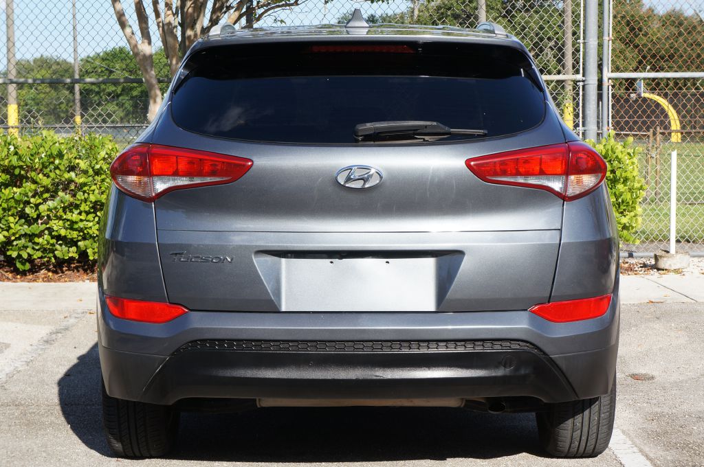 Photo 9 of this HYUNDAI TUCSON SEL