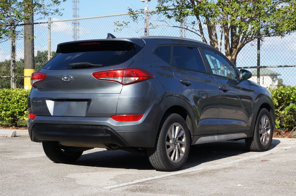 Photo 10 of this HYUNDAI TUCSON SEL