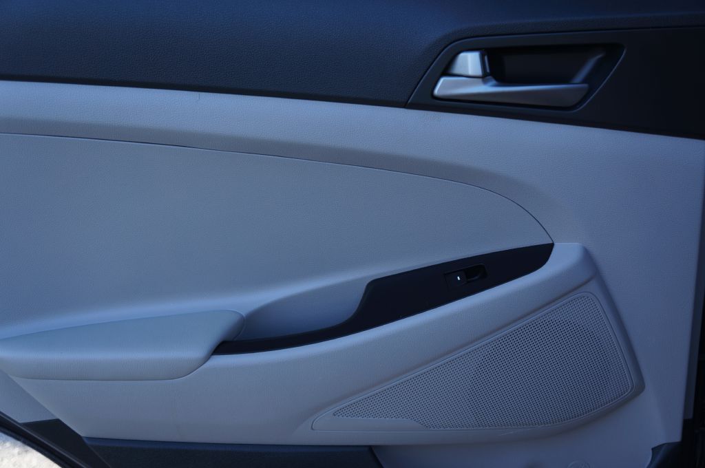 Photo 23 of this HYUNDAI TUCSON SEL