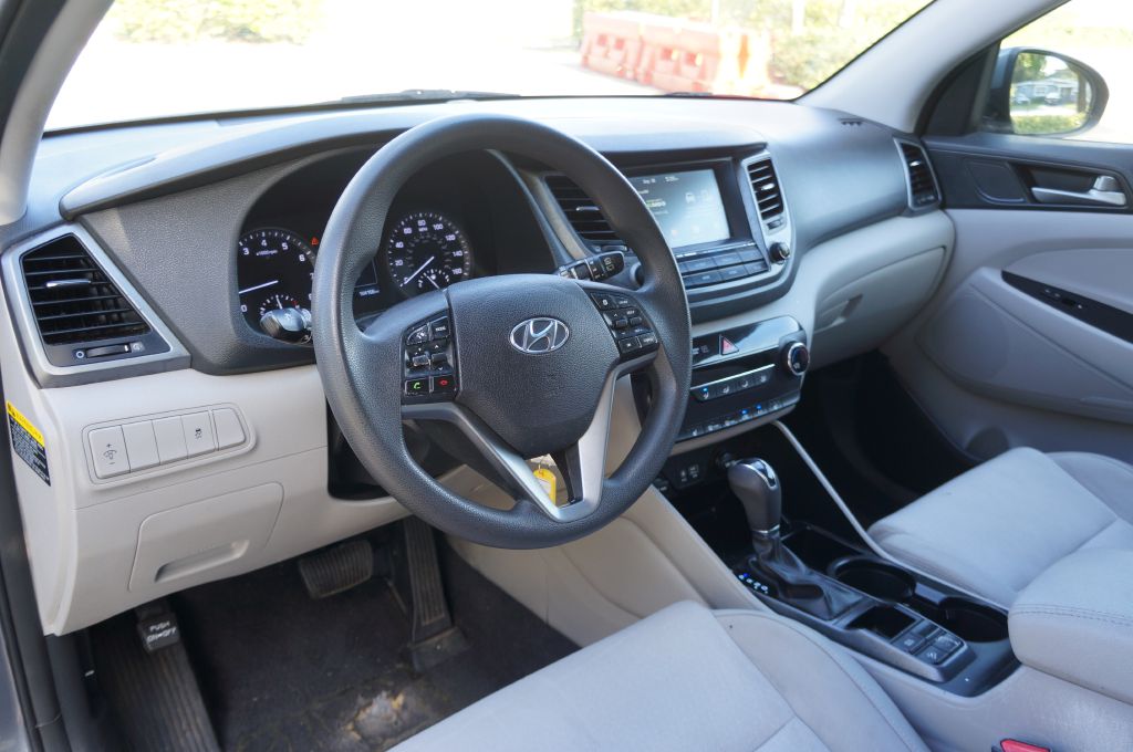 Photo 20 of this HYUNDAI TUCSON SEL
