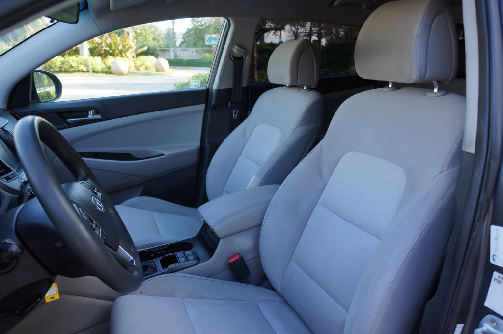 Photo 21 of this HYUNDAI TUCSON SEL