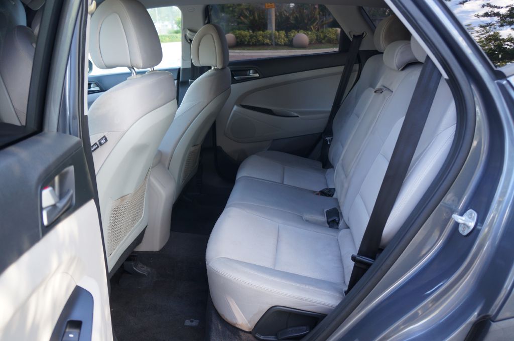 Photo 24 of this HYUNDAI TUCSON SEL