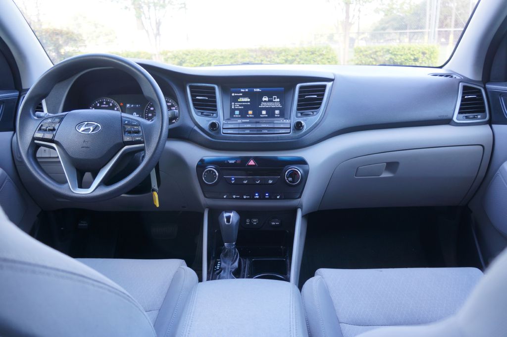 Photo 25 of this HYUNDAI TUCSON SEL