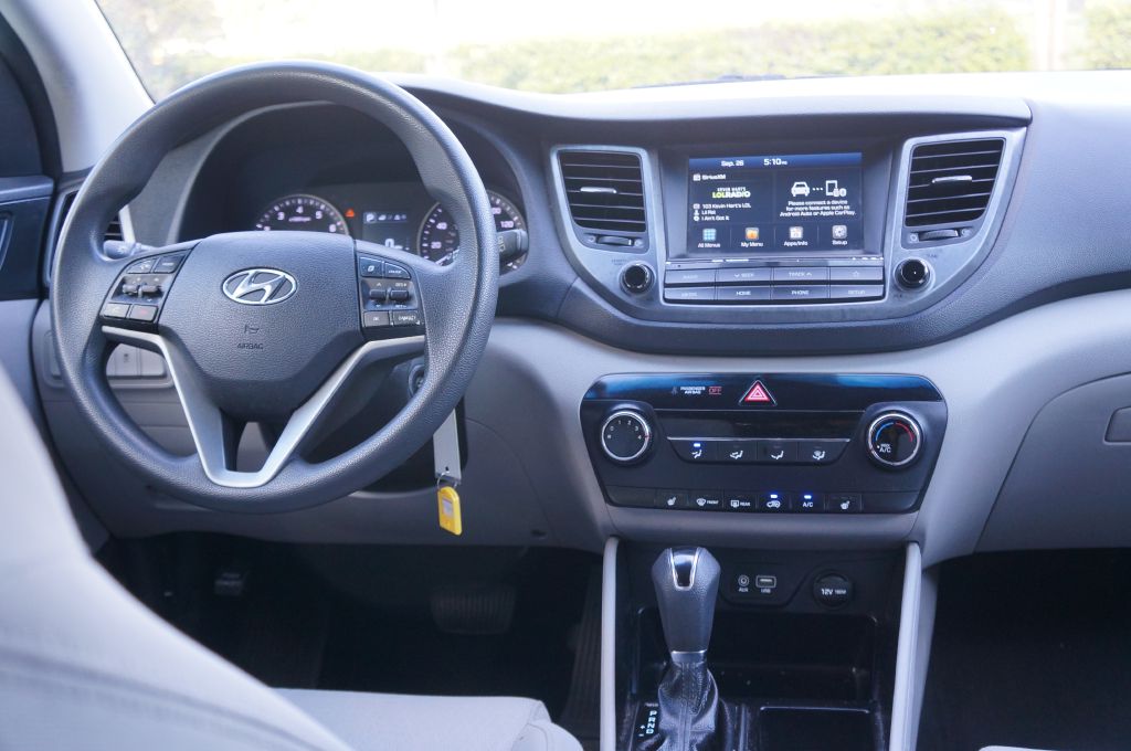 Photo 26 of this HYUNDAI TUCSON SEL