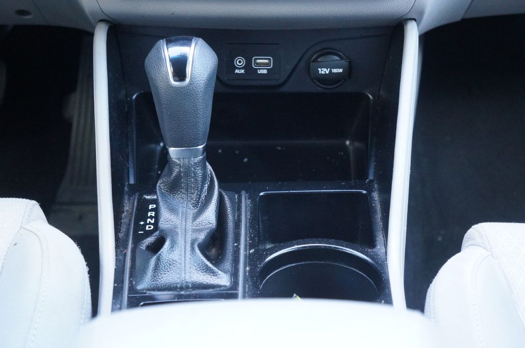 Photo 32 of this HYUNDAI TUCSON SEL