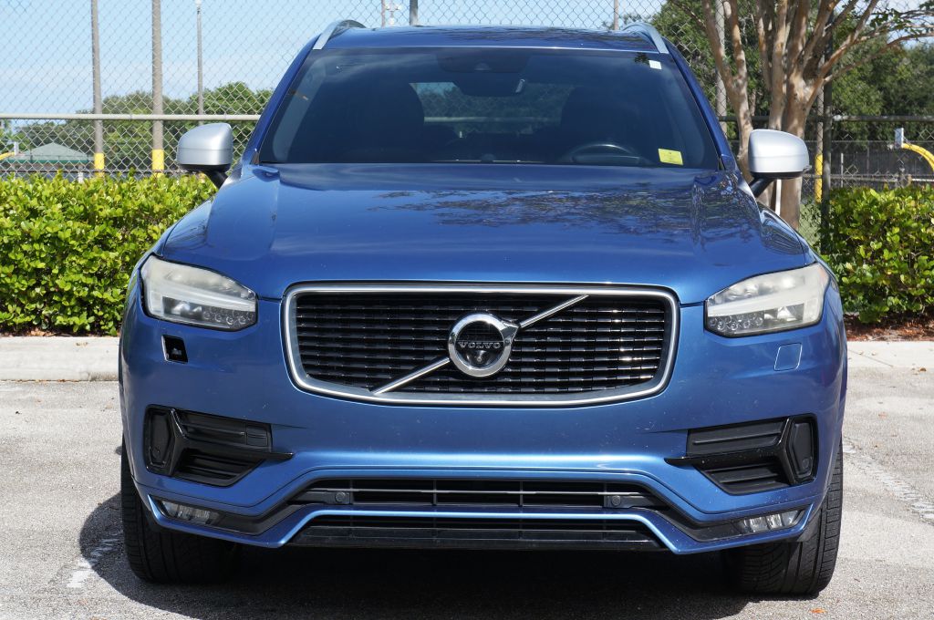 Photo 3 of this VOLVO XC90 R-DESIGN