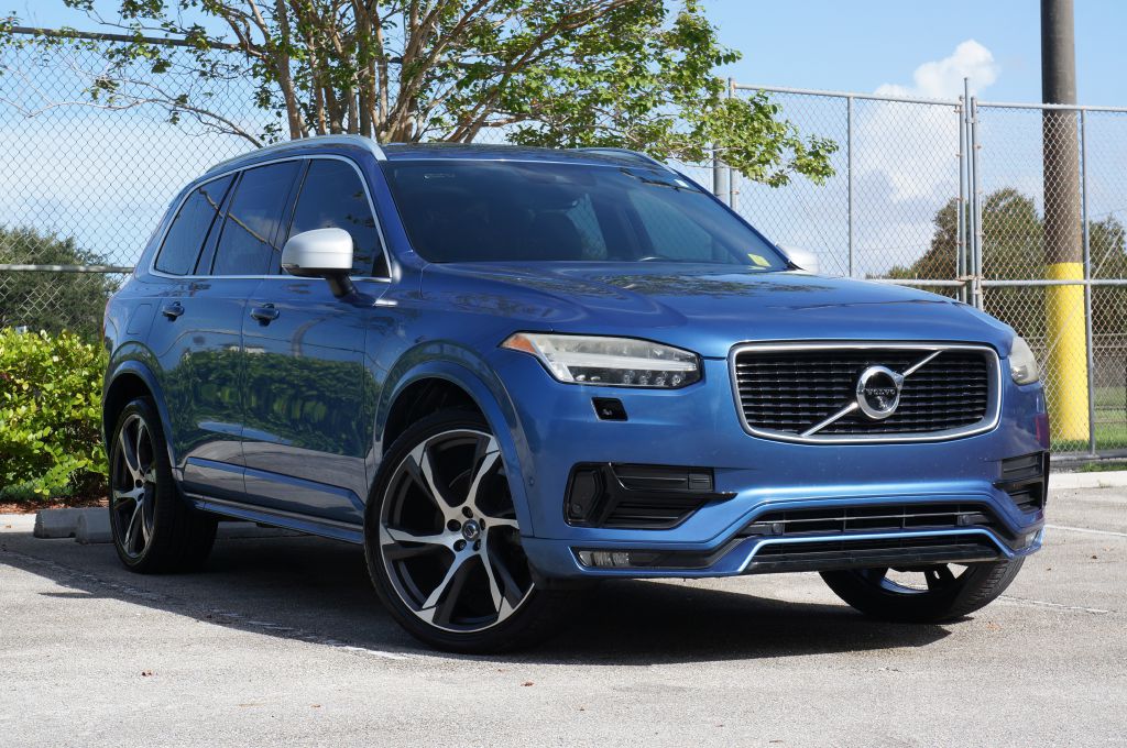 Photo 4 of this VOLVO XC90 R-DESIGN