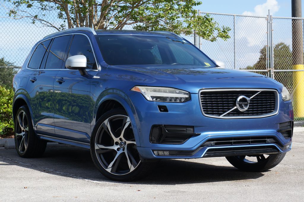 Photo 5 of this VOLVO XC90 R-DESIGN