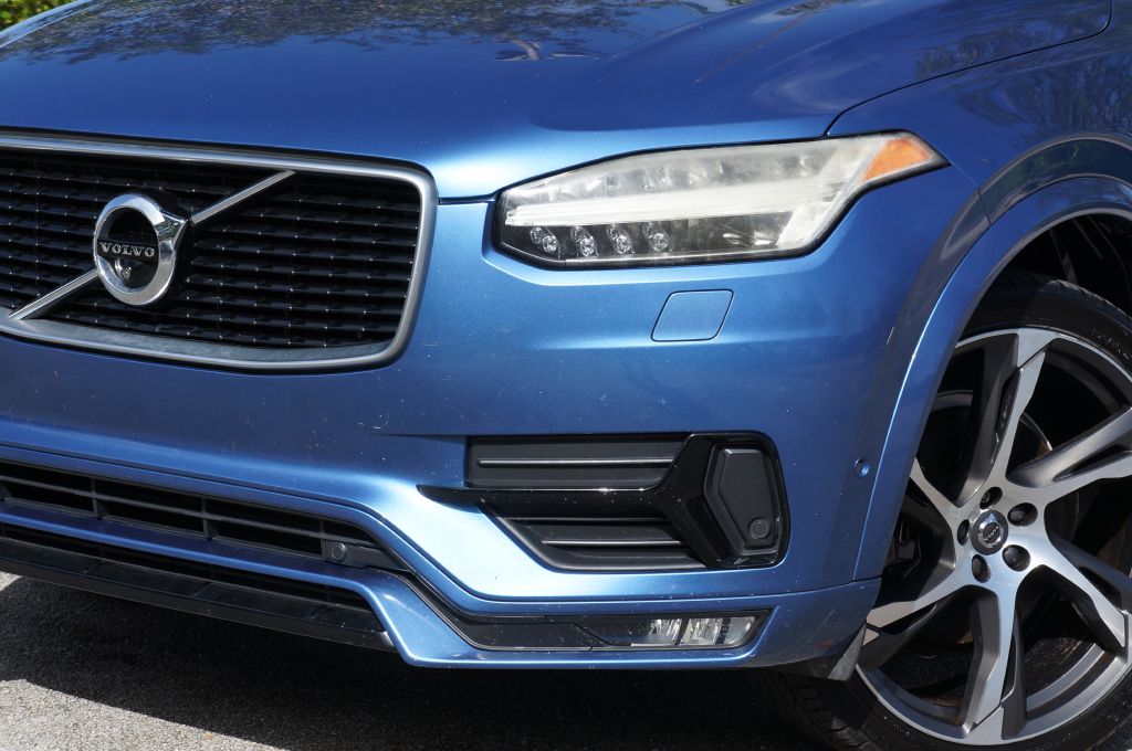 Photo 13 of this VOLVO XC90 R-DESIGN