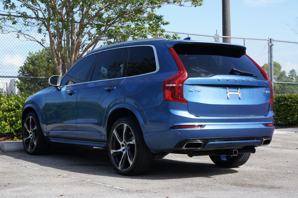 Photo 7 of this VOLVO XC90 R-DESIGN