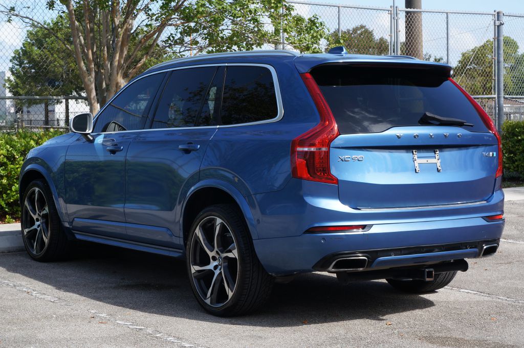 Photo 8 of this VOLVO XC90 R-DESIGN
