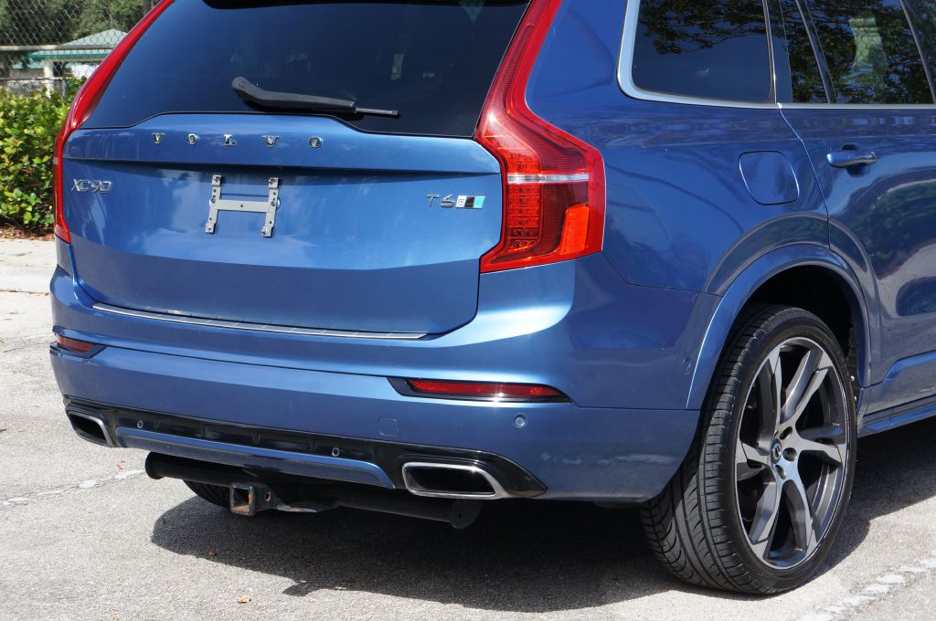 Photo 14 of this VOLVO XC90 R-DESIGN